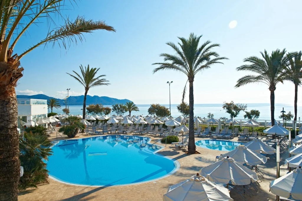 Beach & Waterfront