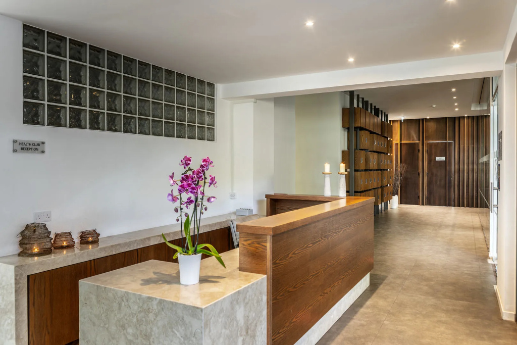 Lobby & Reception
