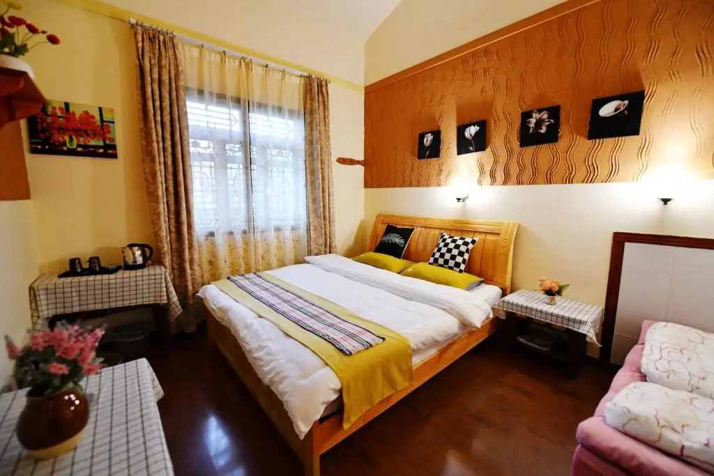Deluxe Double room (full double bed)