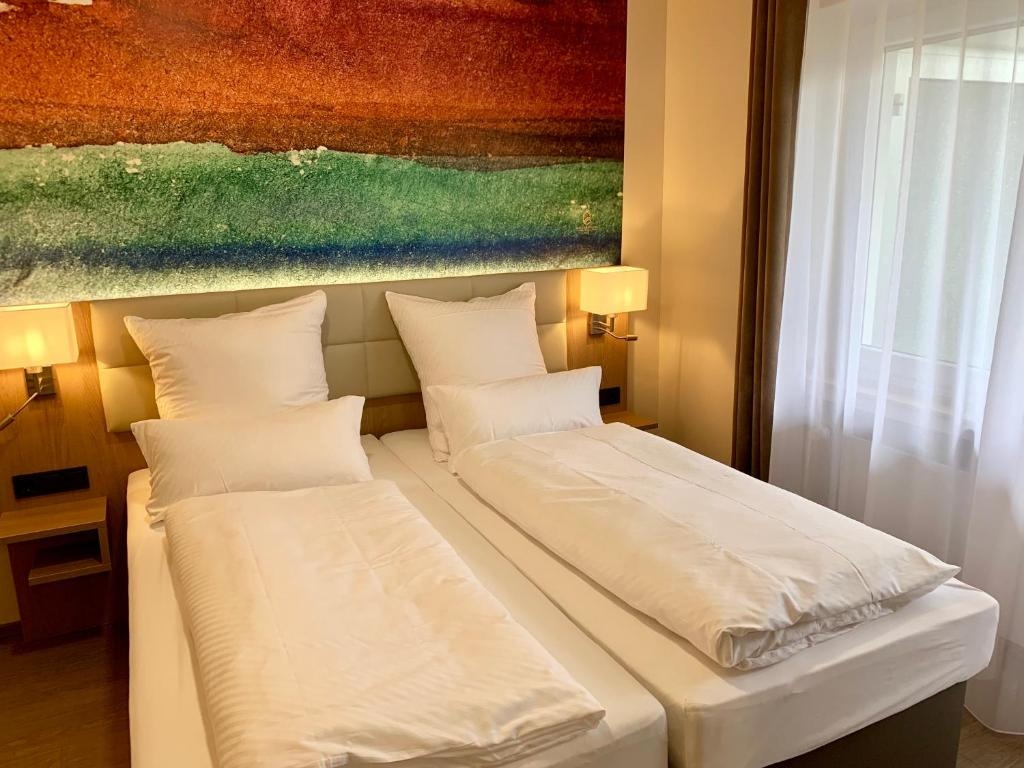 Deluxe Double room with balcony (full double bed)