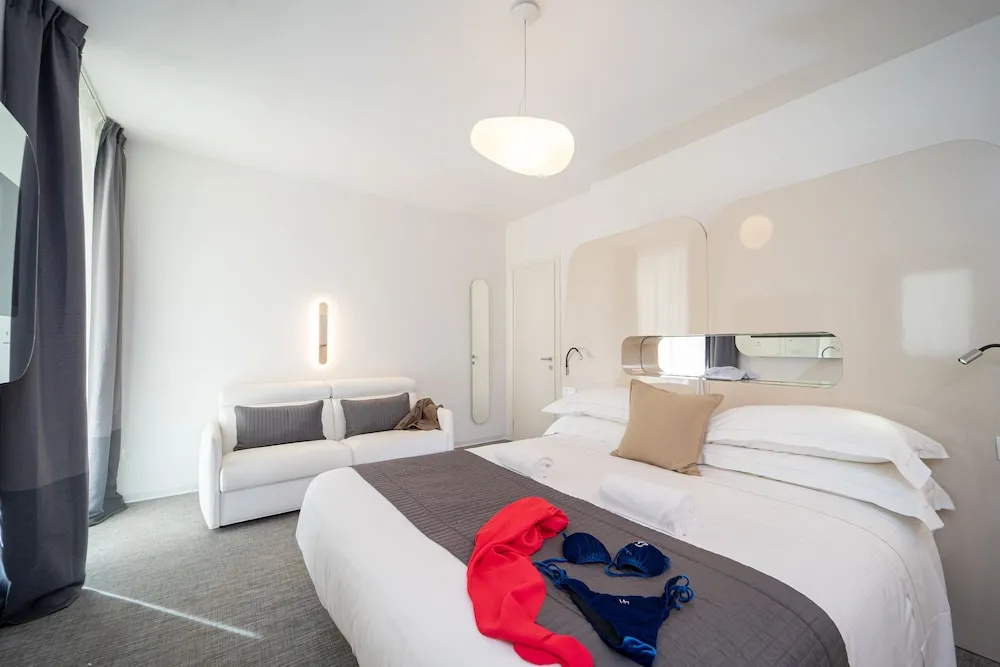 Double Junior Suite with view full double bed