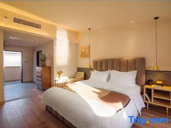 Standard Double room with balcony (full double bed)