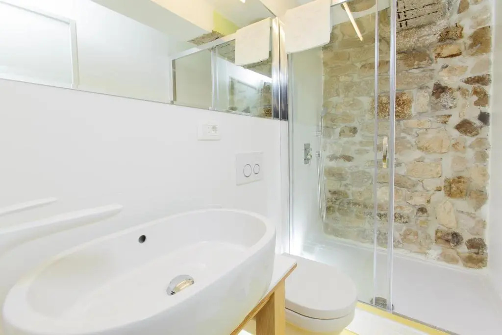Deluxe Double room with balcony (full double bed)