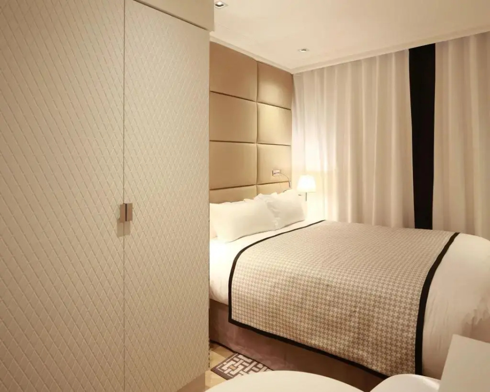 Hotel R de Paris 6