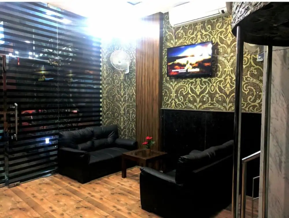Lobby & Reception