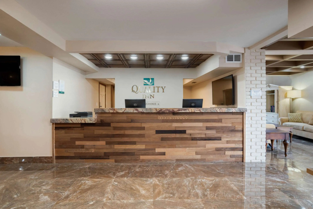 Lobby & Reception