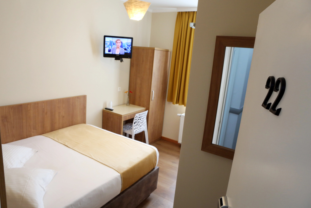 Sun Hotel — 4