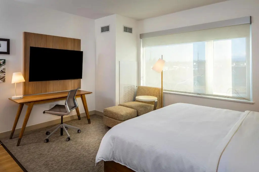 Standard Double room with city view (full double bed)
