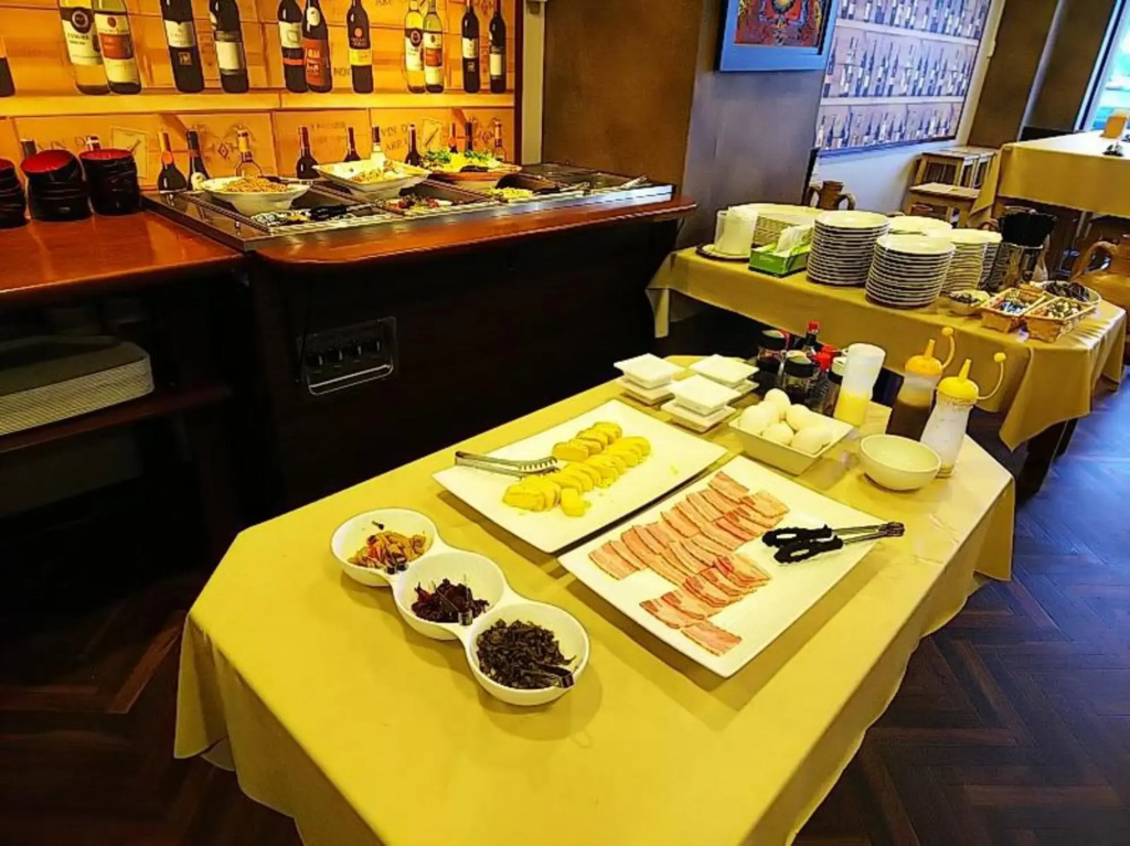 Food & Beverage