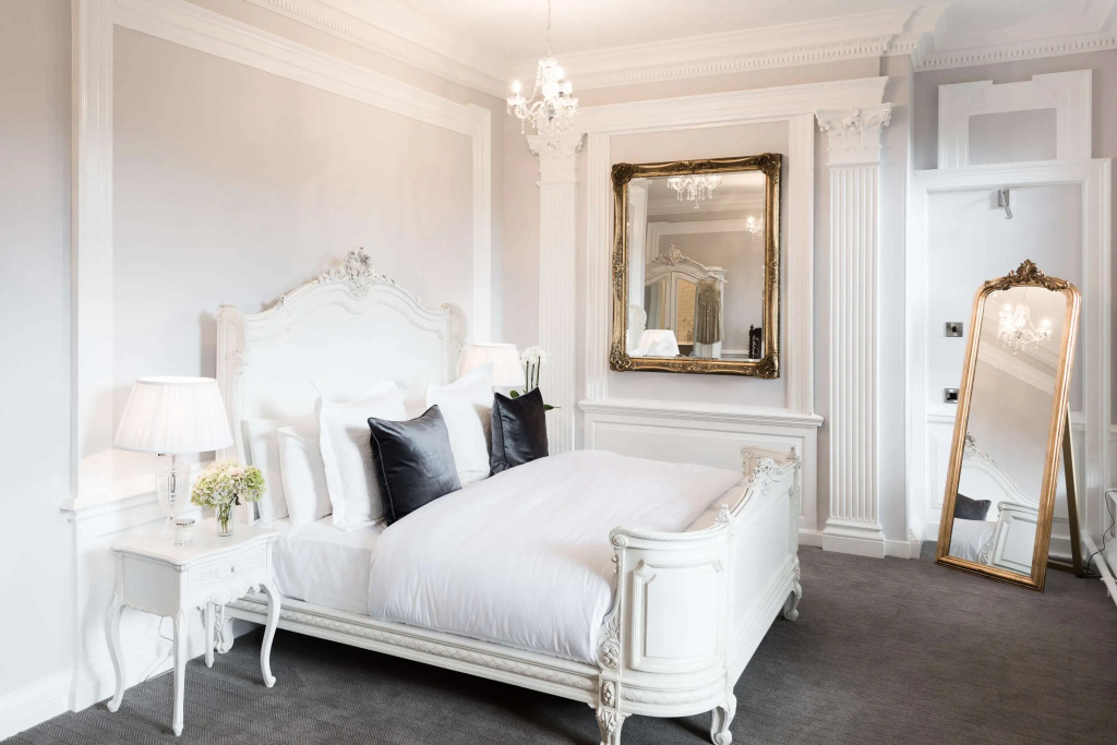Deluxe Double Suite (full double bed)