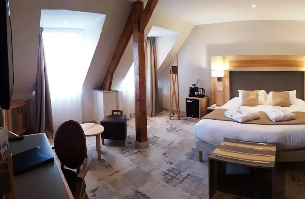 Superior Double room with harbour view (full double bed)