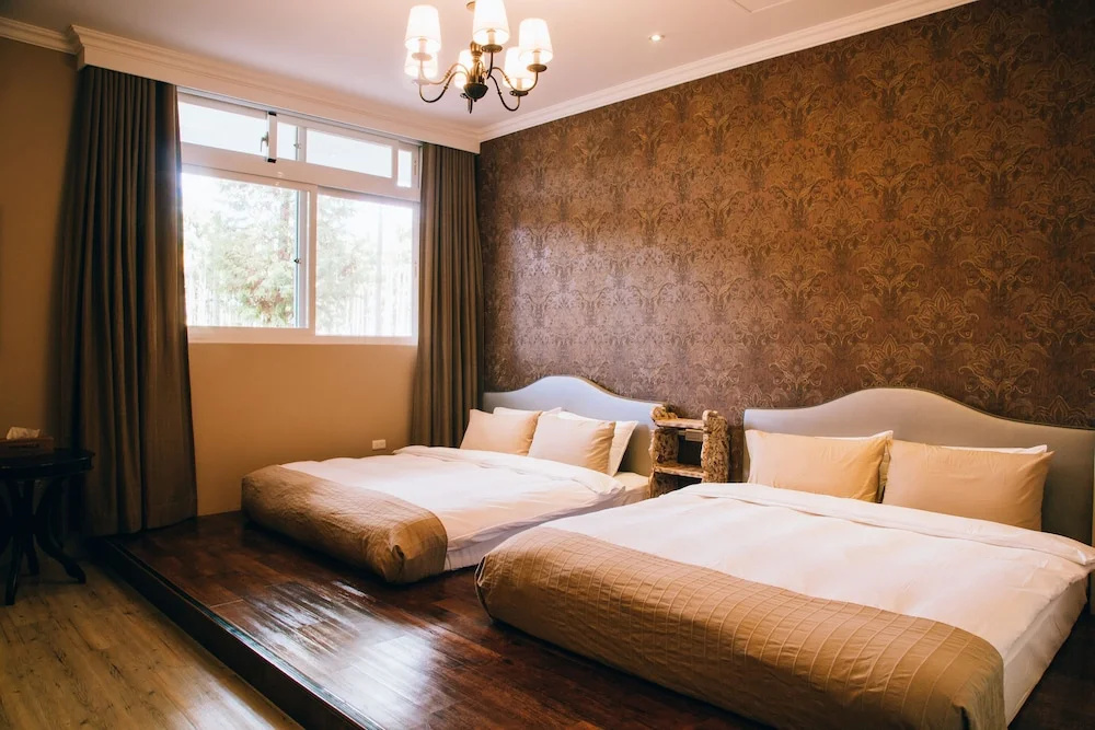Standard Quadruple Basement room