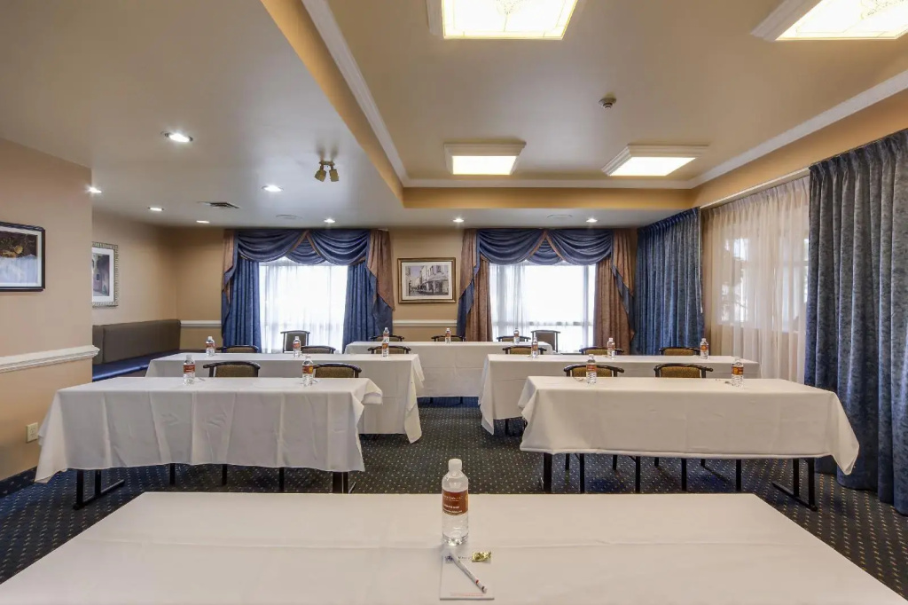 Monte Carlo Inn Oakville Suites - Général