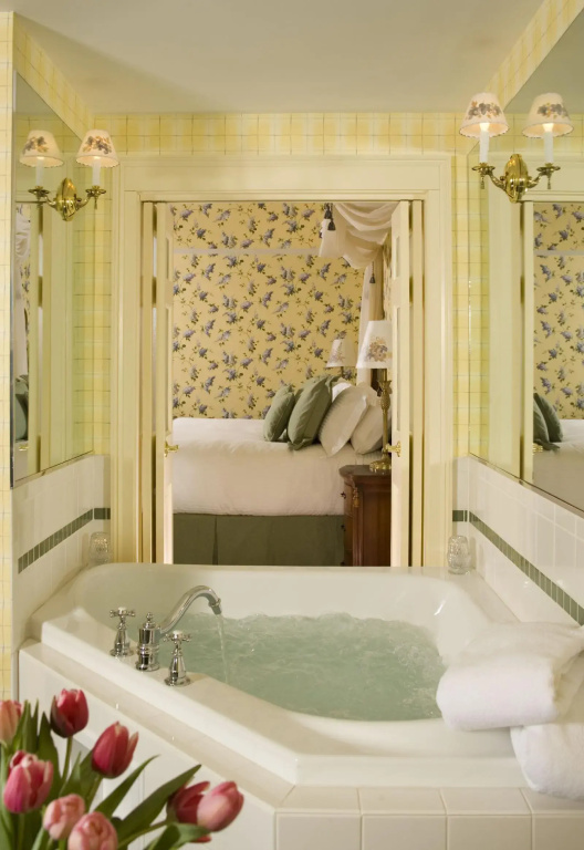 The Manor On Golden Pond - Général