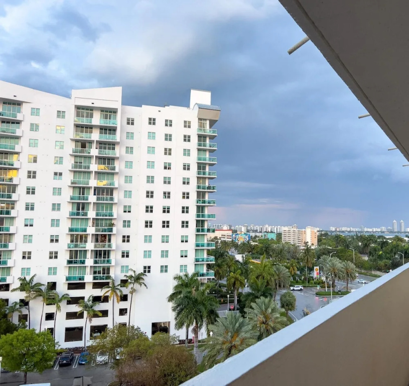 Bella Vista - Water Views Pool and Parking