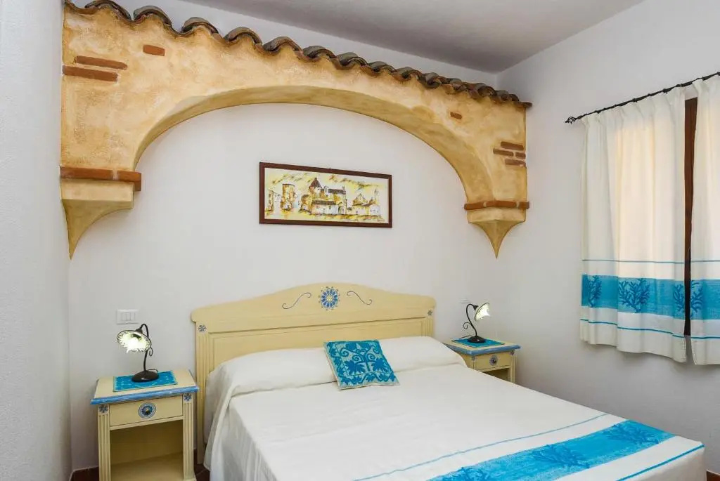 Deluxe Double room (full double bed)
