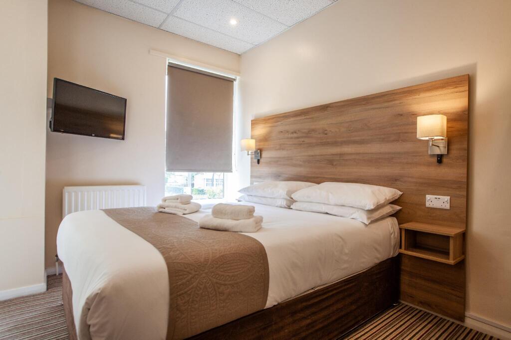 Piccadilly Hotel - 1