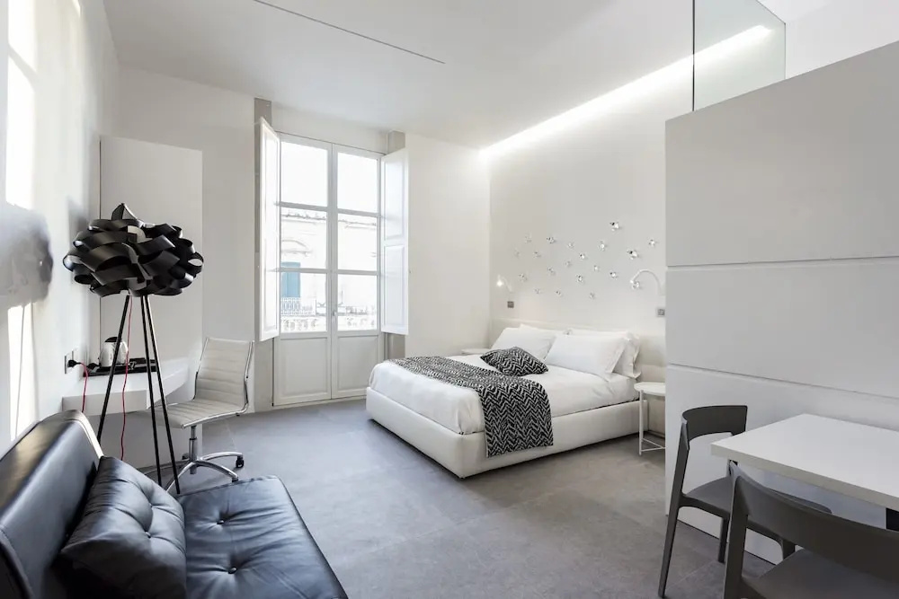 Double Suite with city view (full double bed)