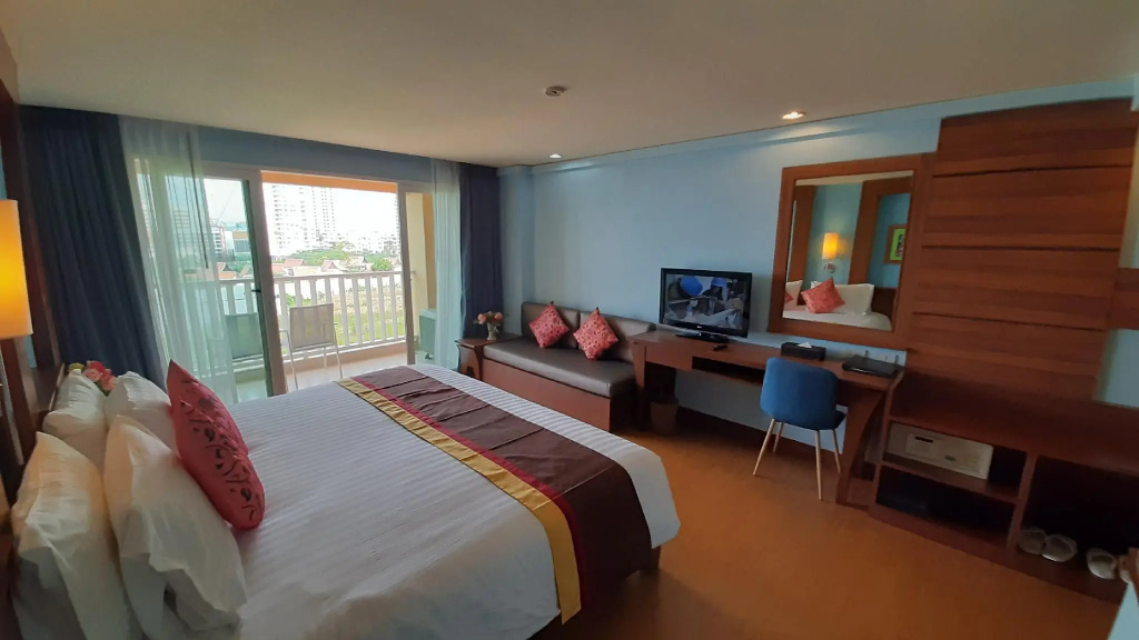 Superior room with city view