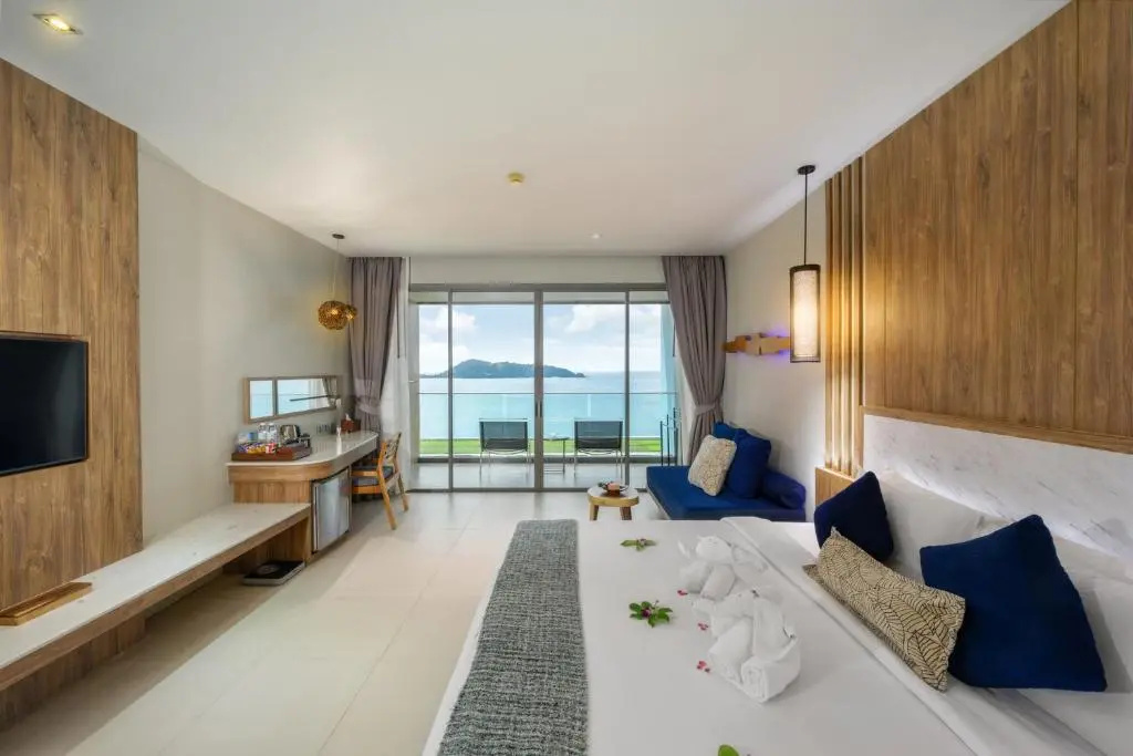 Deluxe Double room with sea view (full double bed)