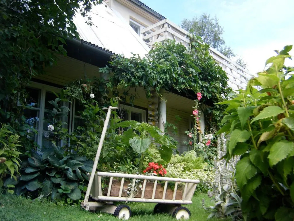 Kaju Guesthouses