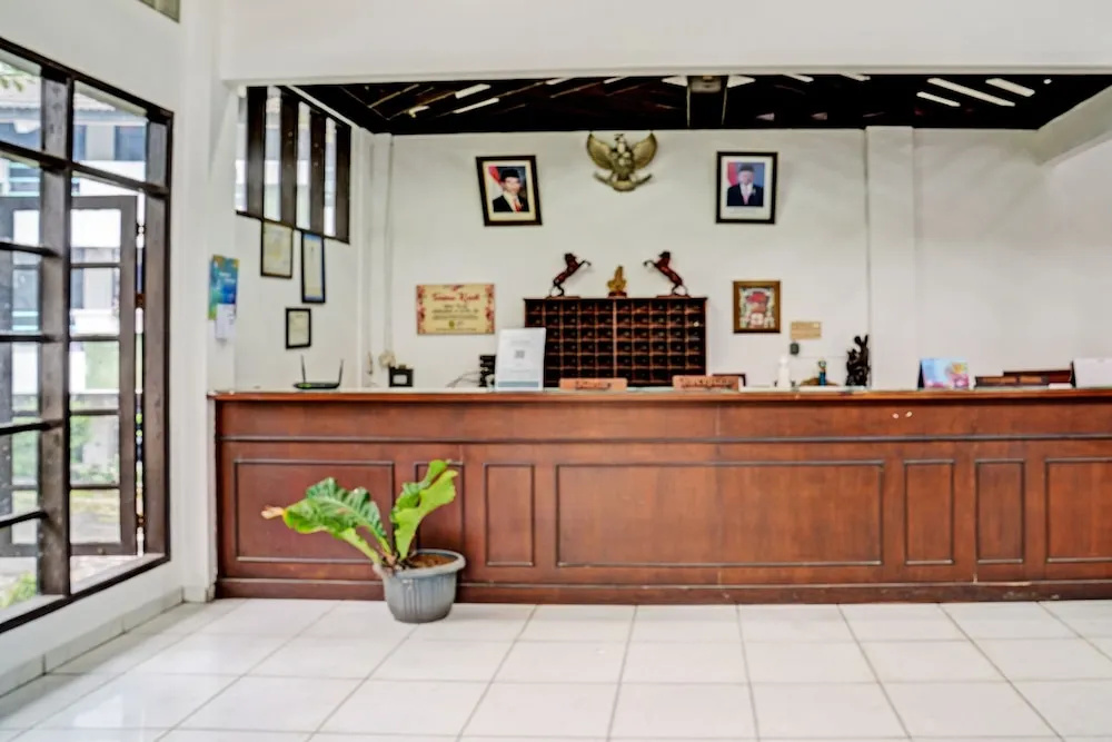 Lobby & Reception