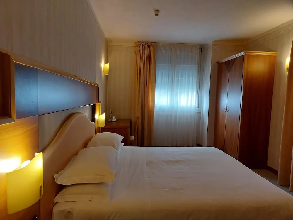 PHI Hotel Astoria - Chambres