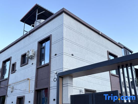 Yining Qieyunyi Courtyard Homestay