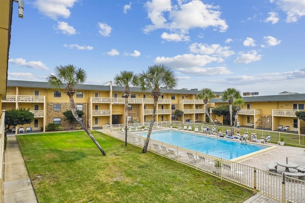 Venus 219 - 2nd Floor 1 BR on Okaloosa Island with easy beach access by RedAwning