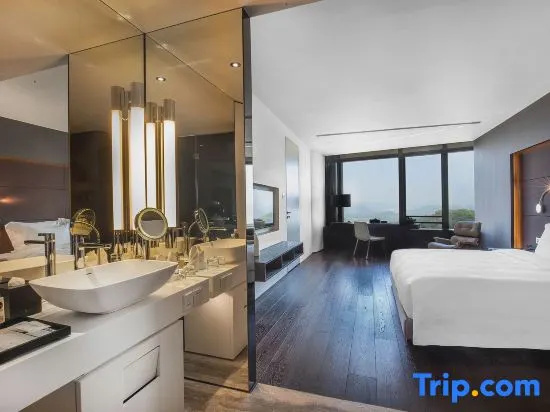 Luxury Suite