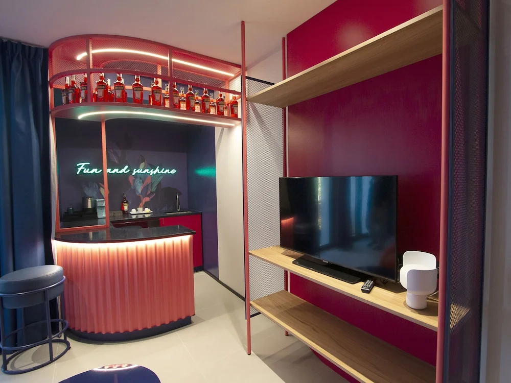 Lobby & Reception