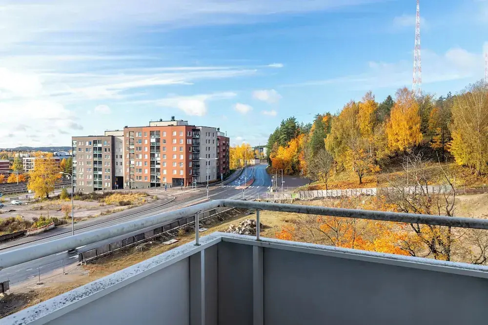 1BR Apartments next to Railway Station, Free Parking, Balcony