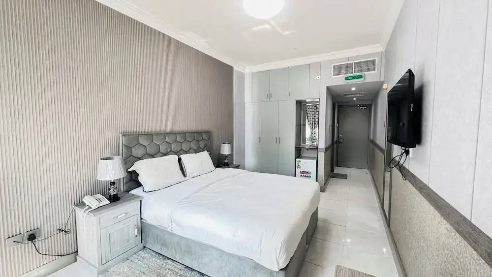 Deluxe Double room (full double bed)