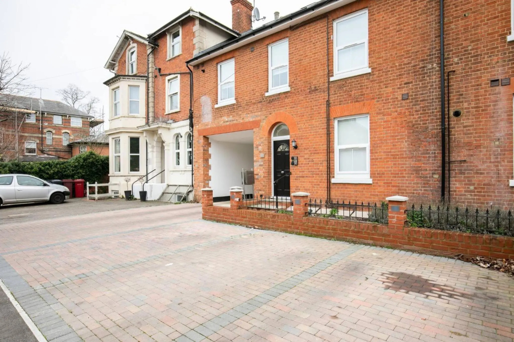 12 Helena Luxury Serviced Apartment