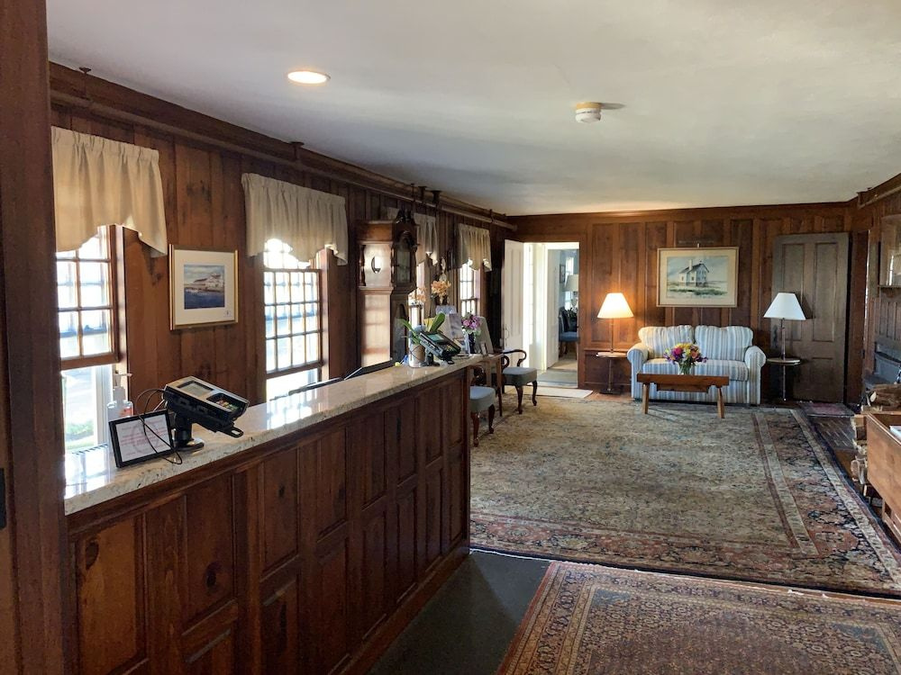 Lobby & Reception