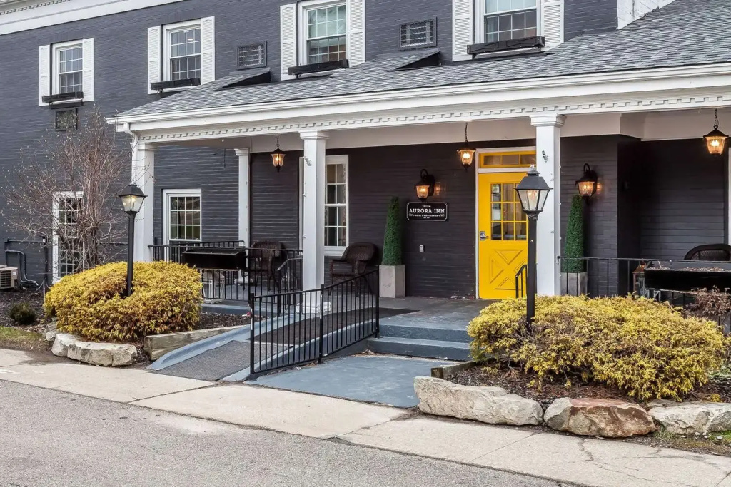 The Aurora Inn
