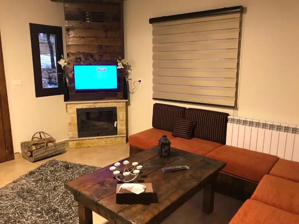 2 Bedrooms Chalet