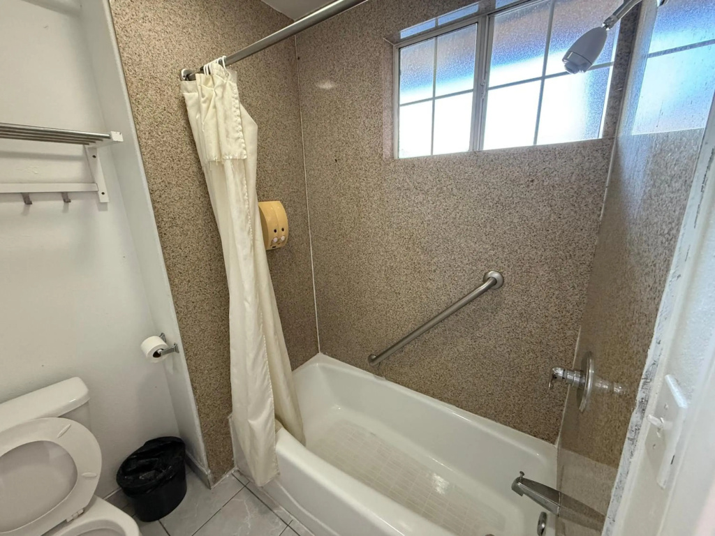 Отель Travel Inn в Лос-Анджелесе