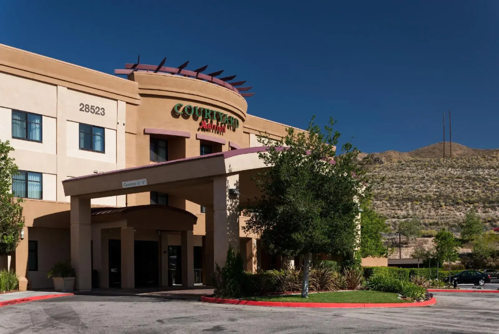 Courtyard Santa Clarita