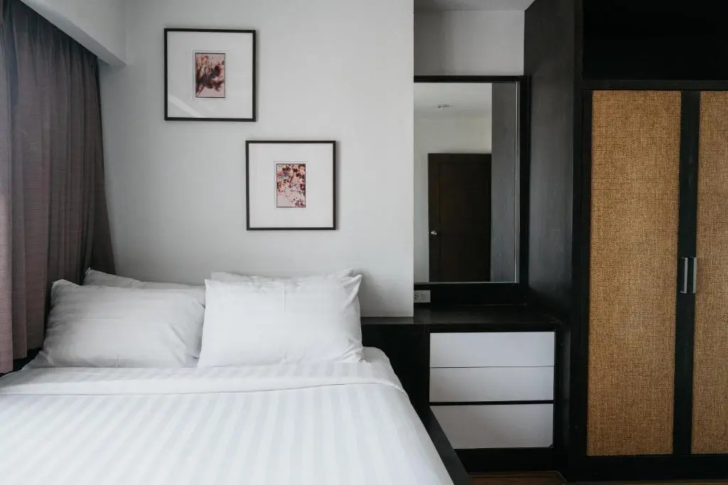 雙人床四人套房，兩臥室