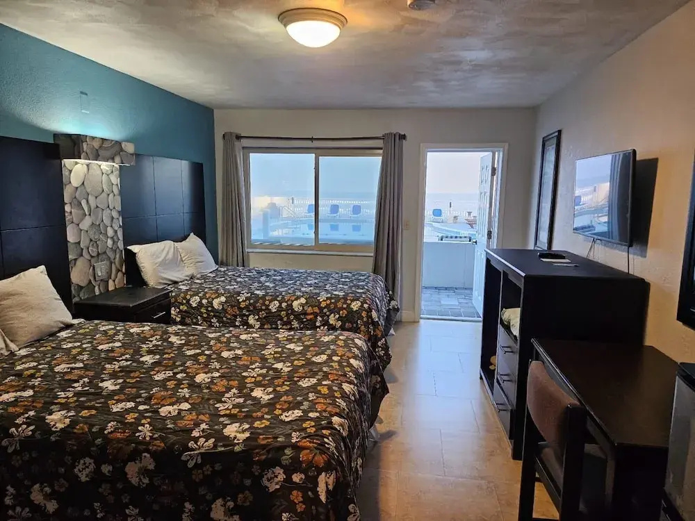Standard Quadruple room with balcony and oceanfront