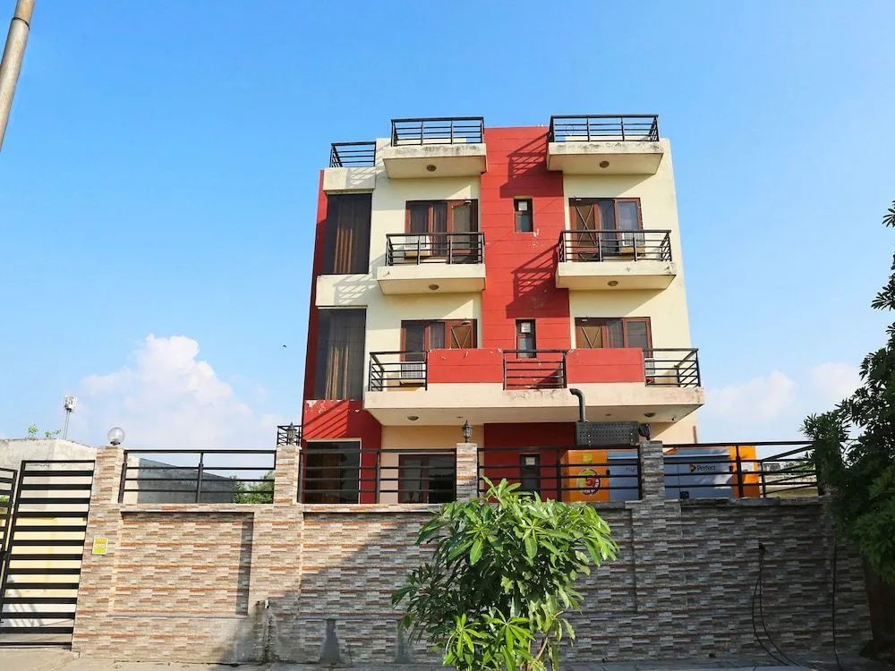 OYO Flagship 238 Noida Sector 72