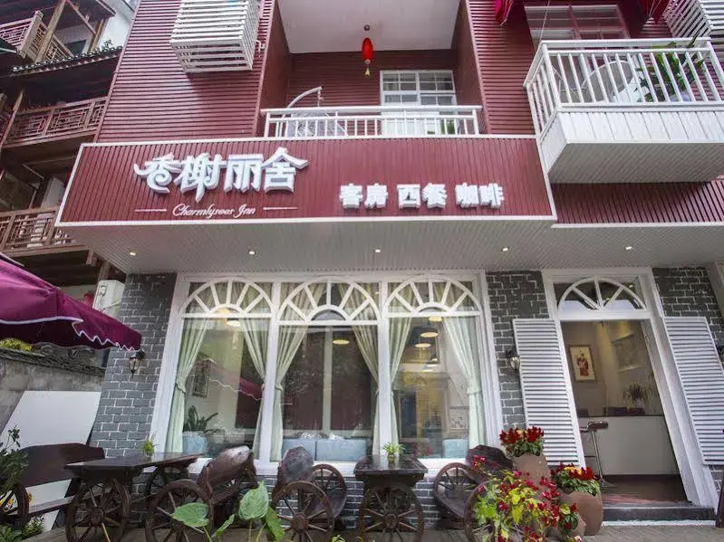 Charmlysees Inn