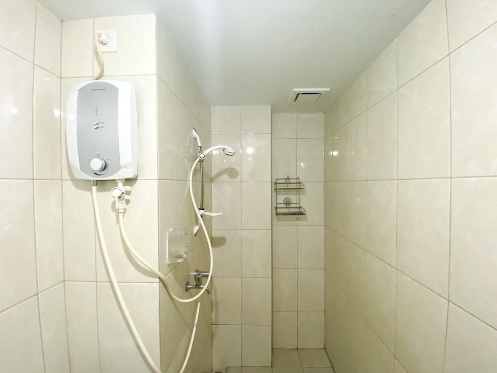 Отель Well Designed And Homey 2Br At Springlake Summarecon Bekasi Apartment, фото 7