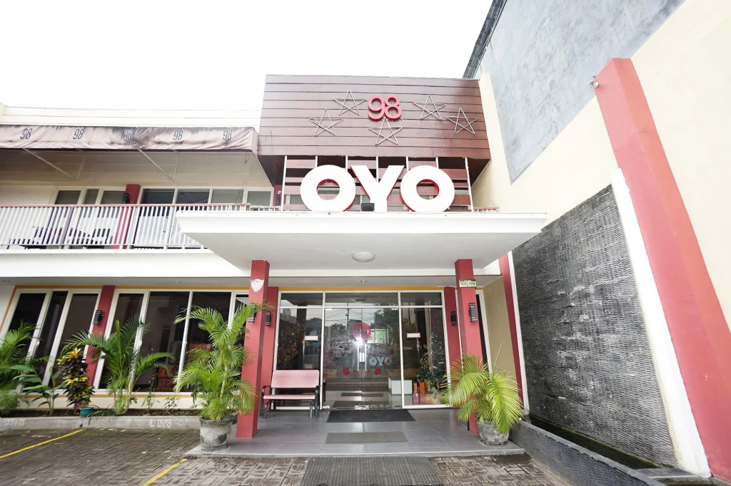 Hotel O Siwalankerto Near Surabaya Carnival