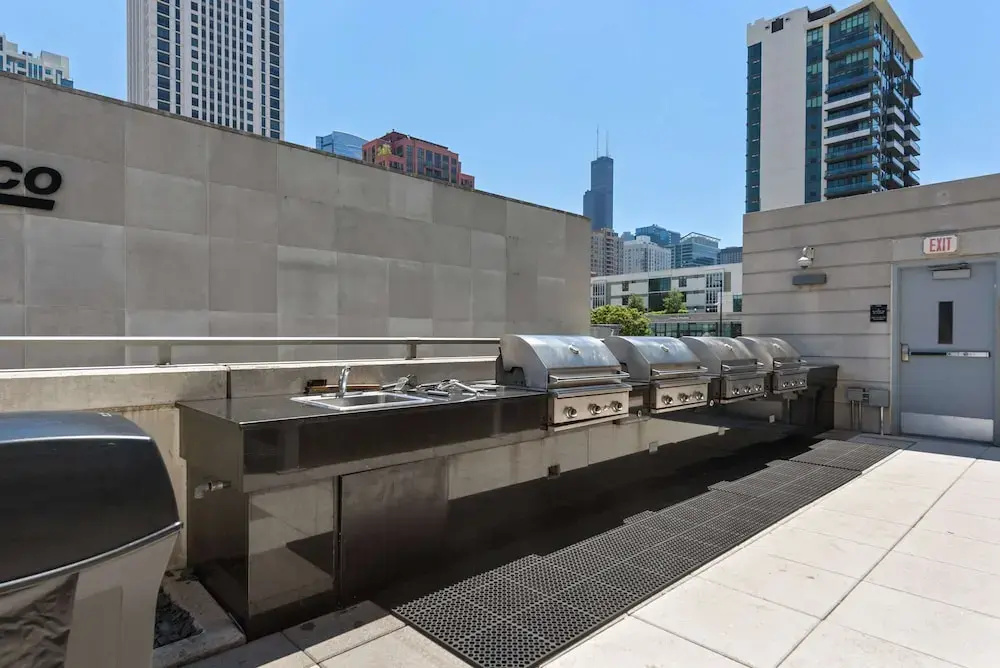West Loop Luxe 2BR Balcony Skyline Views