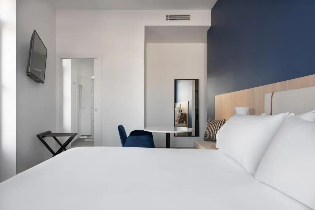 Deluxe Double room with sea view (full double bed)