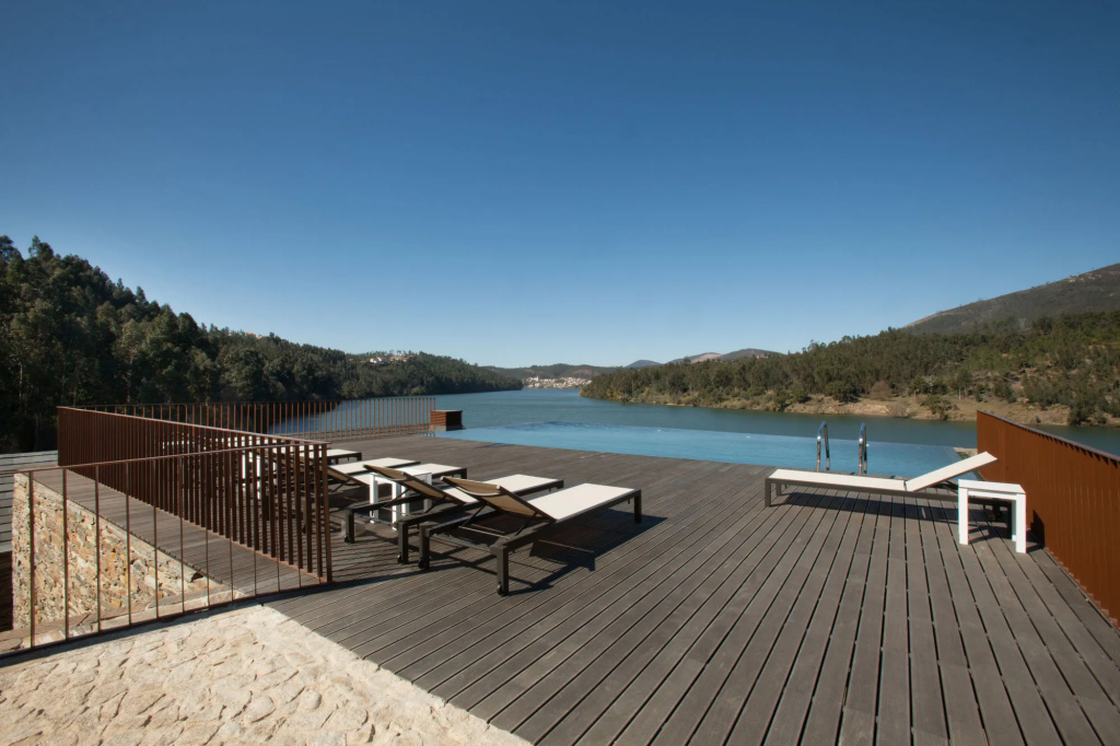 Beach & Waterfront