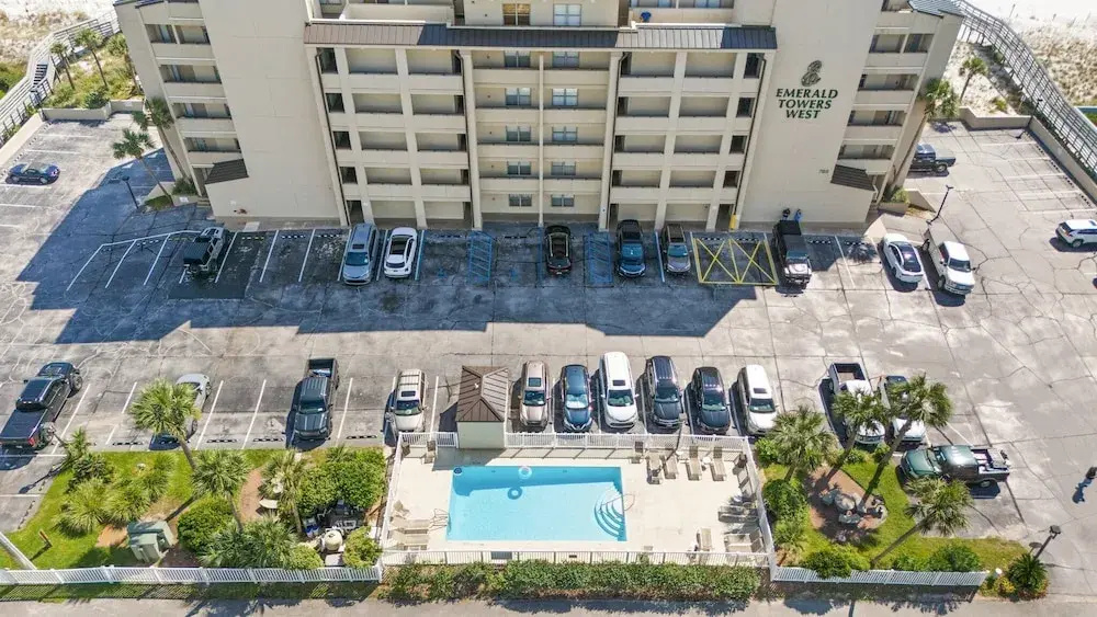 Emerald Towers West 4006 - Resting Beach Face