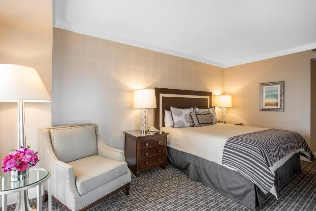Omni Los Angeles Hotel at California Plaza - Chambres